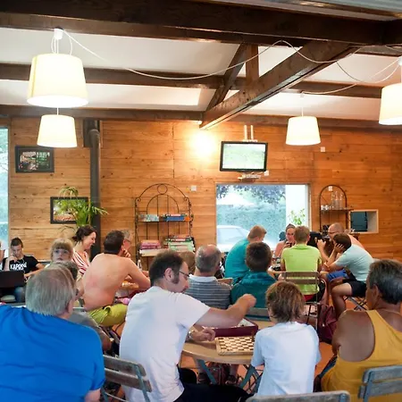 مكان تخييم Camping Les Routes De Provence فورْكيلكييه