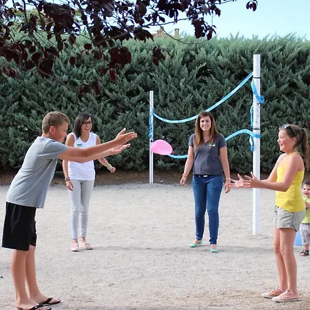 مكان تخييم Camping Les Routes De Provence *