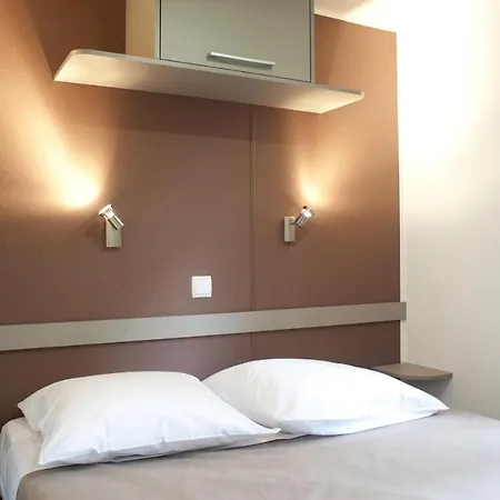 Camping Les Routes De Provence مكان تخييم فورْكيلكييه