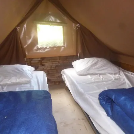 مكان تخييم Camping Les Routes De Provence *