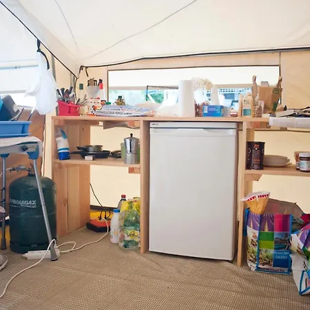 Camping Les Routes De Provence مكان تخييم فورْكيلكييه