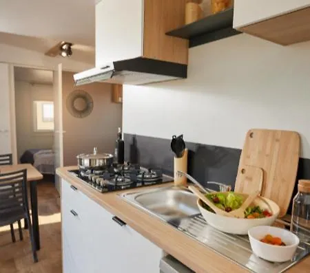 Camping Les Routes De Provence *