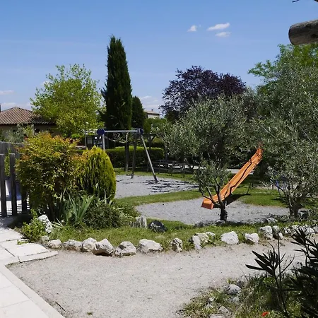 Camping Les Routes De Provence Kamp alanı *