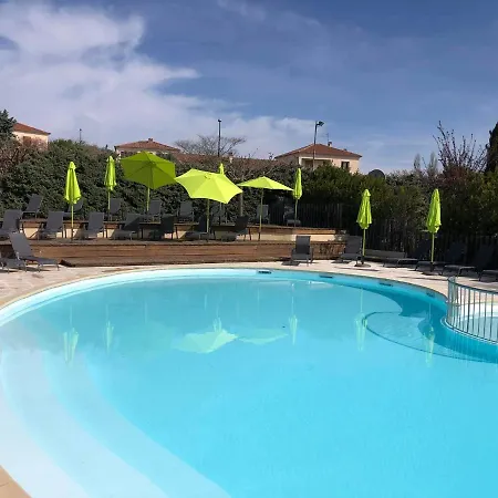 Camping Les Routes De Provence