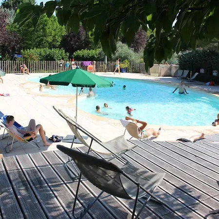 キャンプ場 Camping Les Routes De Provence フォルカルキエ