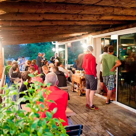 Camping Les Routes De Provence フォルカルキエ