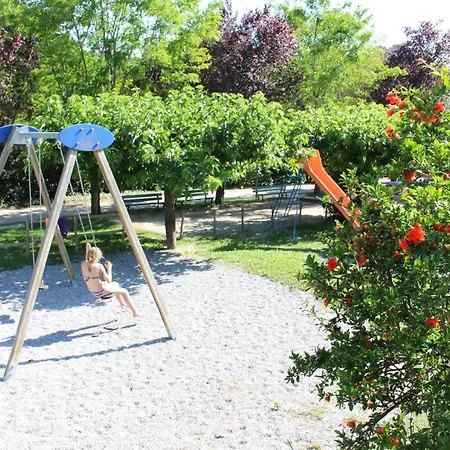 Camping Les Routes De Provence キャンプ場 フォルカルキエ