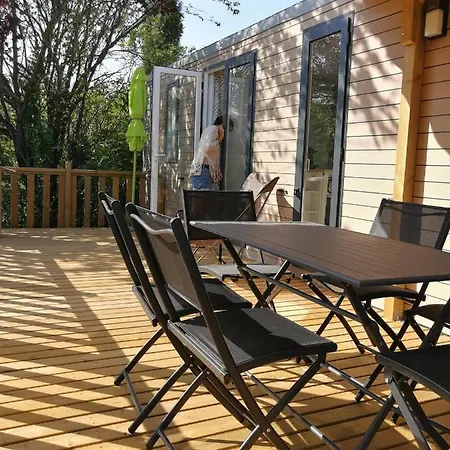 Camping Les Routes De Provence *