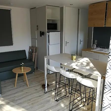 Camping Les Routes De Provence * フォルカルキエ