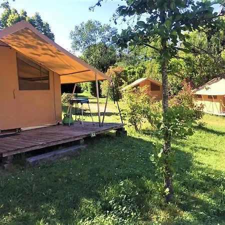 Camping Les Routes De Provence キャンプ場 フォルカルキエ