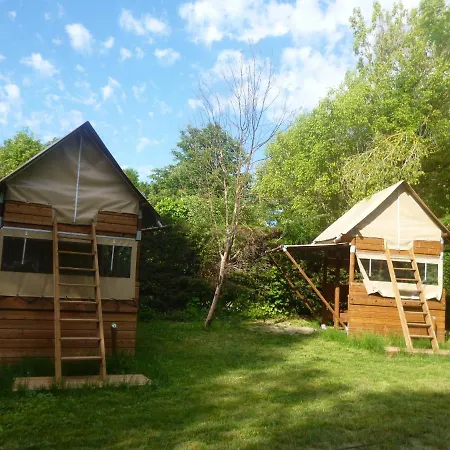 Camping Les Routes De Provence フォルカルキエ