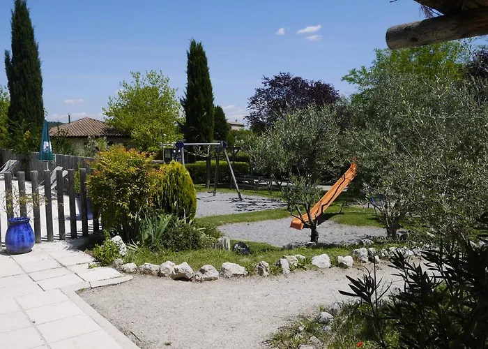 Camping Les Routes De Provence 캠프장 *