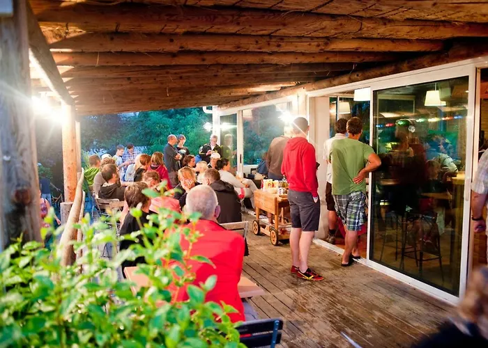 Camping Les Routes De Provence 포르칼퀴에르