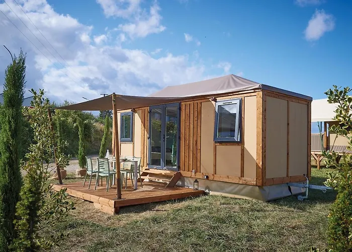 Camping Les Routes De Provence *